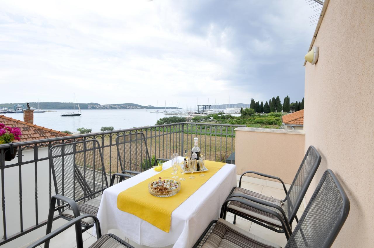 Apartments Roza Trogir Ngoại thất bức ảnh